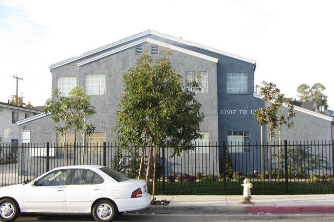 Building Photo - Leffingwell Townhouse Apartments