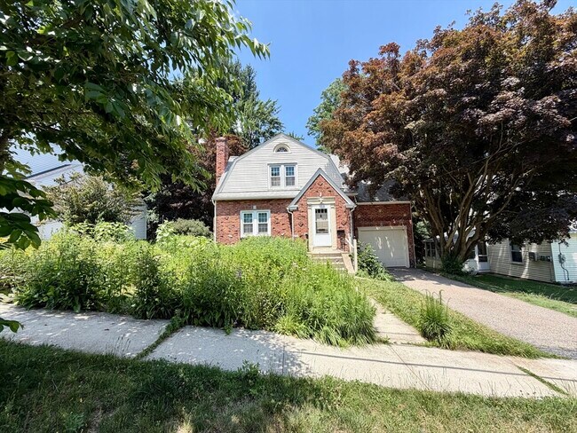 Building Photo - 18 Zenith Dr