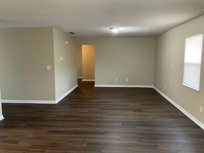 Foto del edificio - 1005 Lake Howard Dr SW