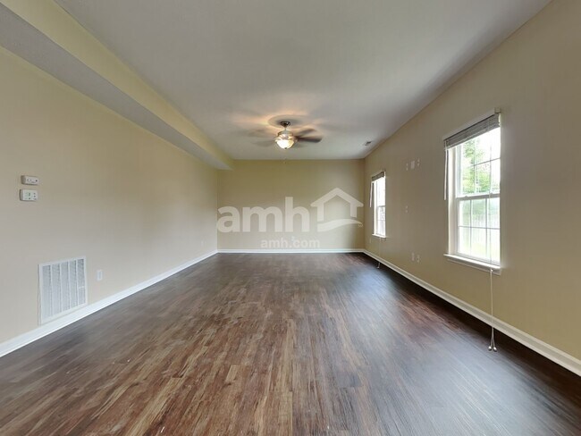 Foto del edificio - 9711 Brooks Dr