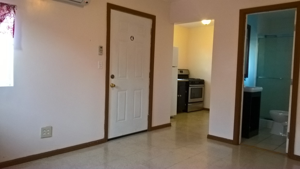 Quiet residential area - 425 S 6th St