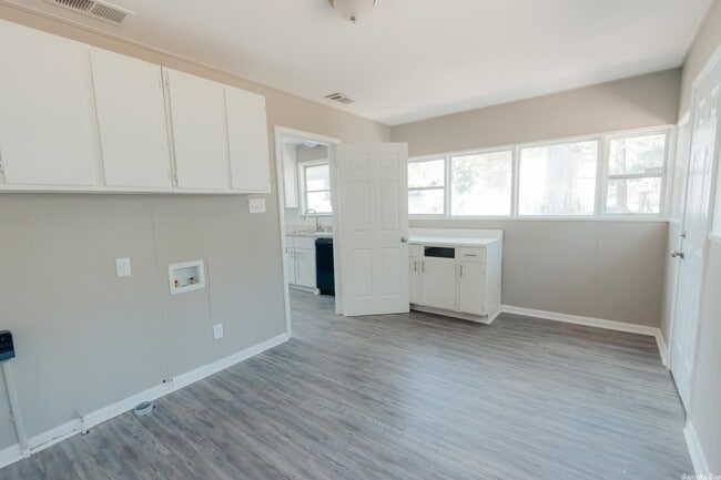 Building Photo - 1323 W 39th St