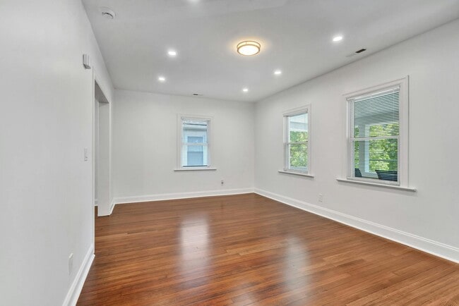 Building Photo - 33 Elmwood Ave