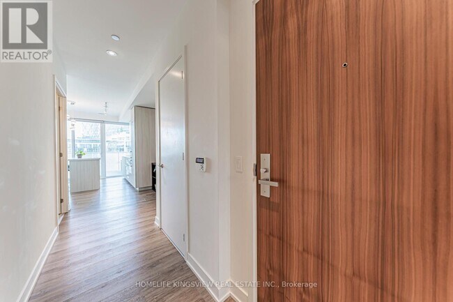 Building Photo - 15 Queens Quay E