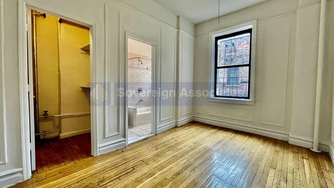 Building Photo - 45 Tiemann Pl