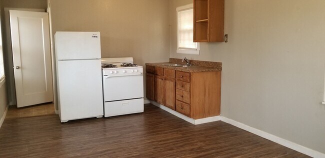 Building Photo - 2421 22nd St