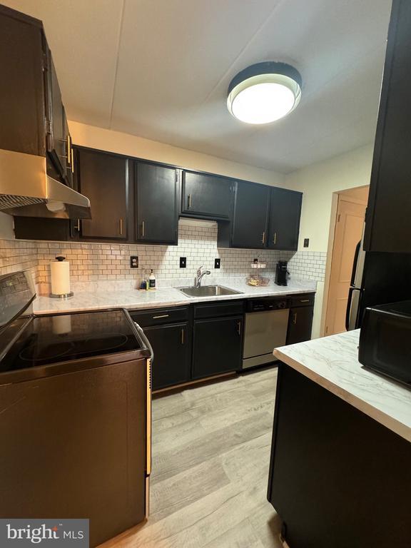 Foto del edificio - 6270 Edsall Rd