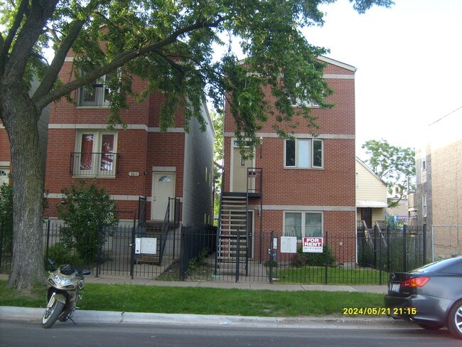 Front of Building - 3008 W Flournoy St