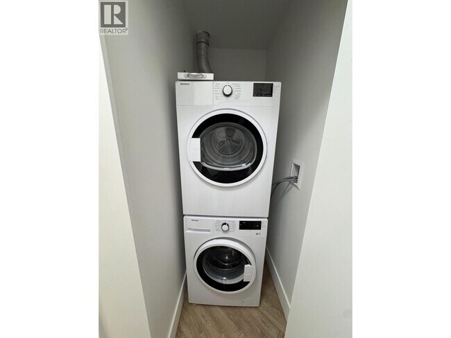 Photo du bâtiment - 9228 Slopes Mews