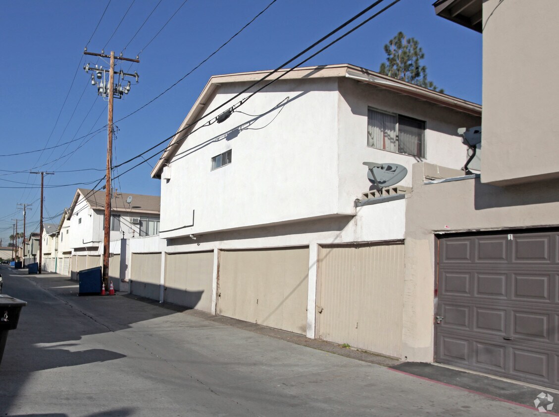 Building Photo - 1756-1760 W Juno Ave