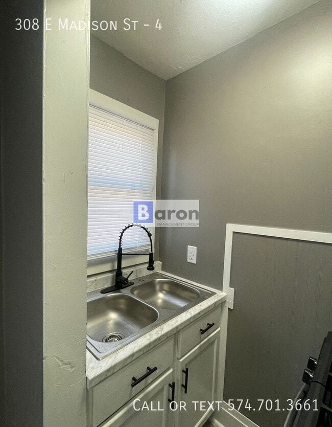 Building Photo - 308 E Madison St