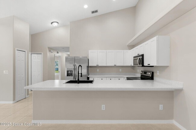 Building Photo - 158 Empress Ave