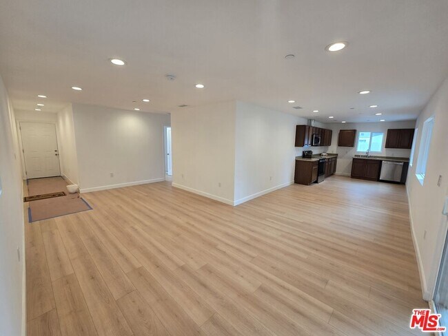 Foto del edificio - 14756 Lemay St