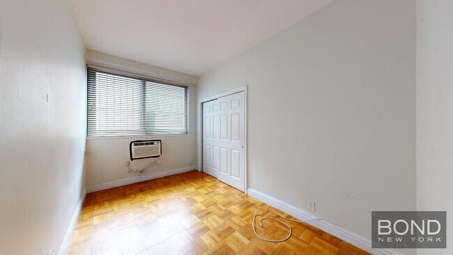 Foto del edificio - 330 W 45th St