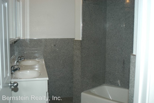 Building Photo - 600 Portola Dr