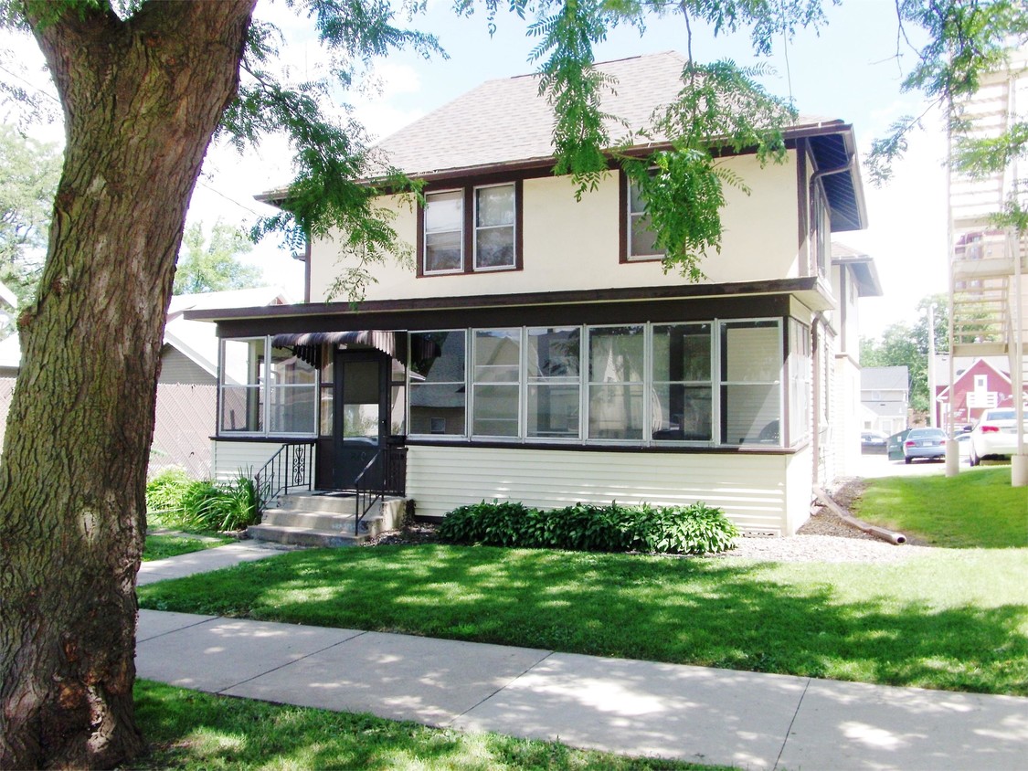 Primary Photo - 210 6th Ave NW