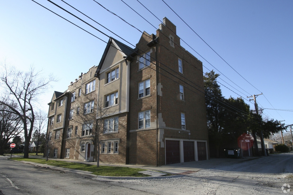Building Photo - 7901 N Keeler Ave