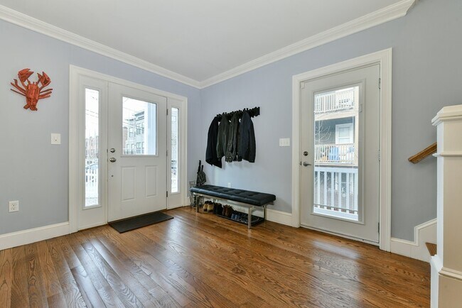 Building Photo - 10 Salcombe St