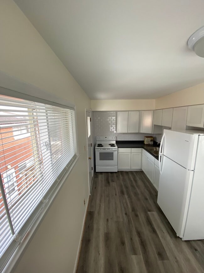 Building Photo - 2408 S 92nd St