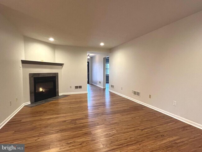 Foto del edificio - 330 Parkwood Dr