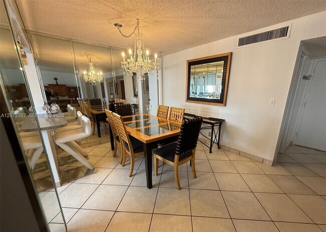 Foto del edificio - 17011 N Bay Rd