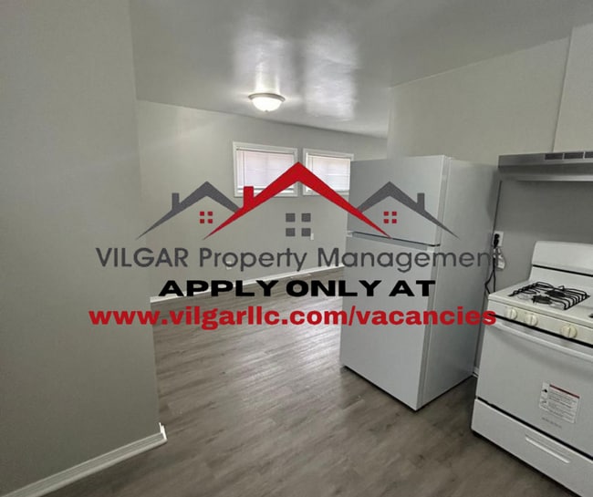 Building Photo - Step into this freshly updated 3 bed, 1 ba...