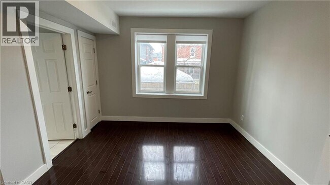 Photo du bâtiment - 1544 King St E