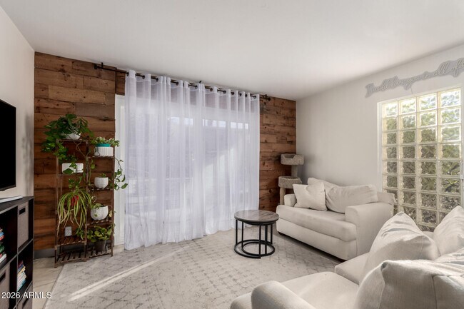 Foto del edificio - 3655 N 5th Ave