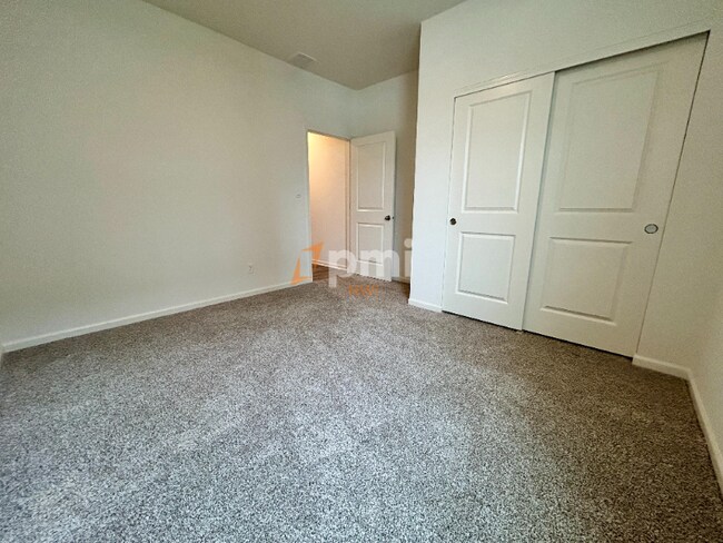 Foto del edificio - 10360 Blaine St