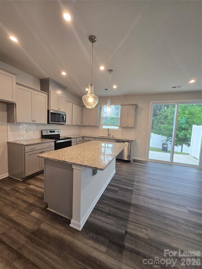 Foto del edificio - 7223 Encino Pl