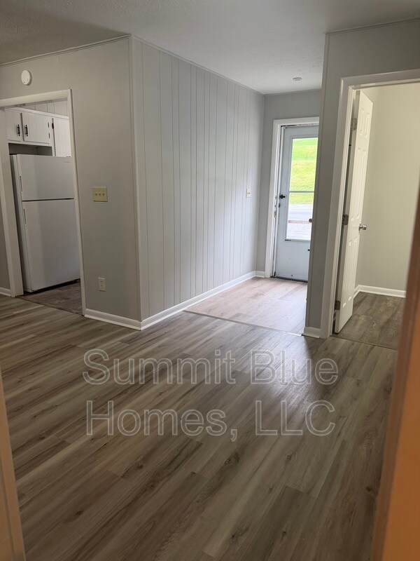 Building Photo - 3955 Kent St