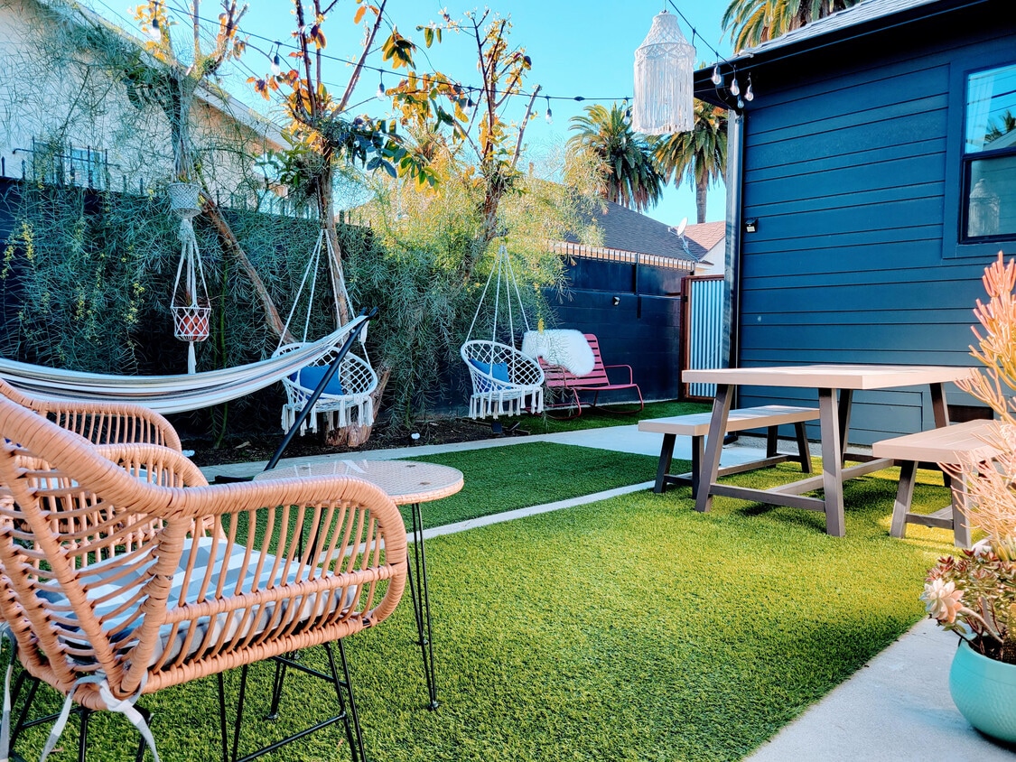 Yard1 - 2650 S Rimpau Blvd (Los Angeles, CA)