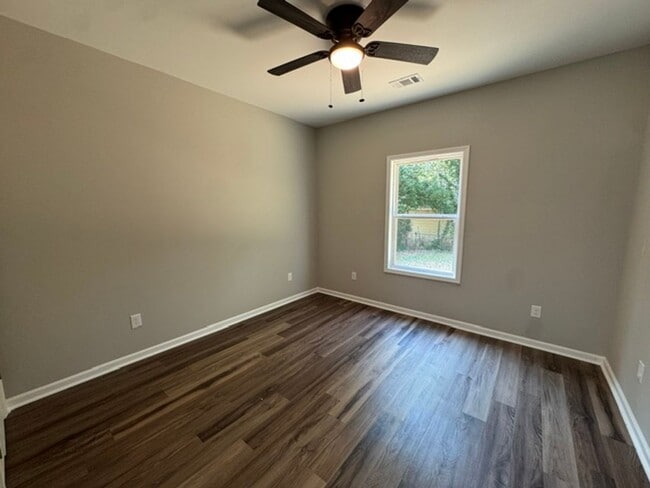 Building Photo - 228 E Render St