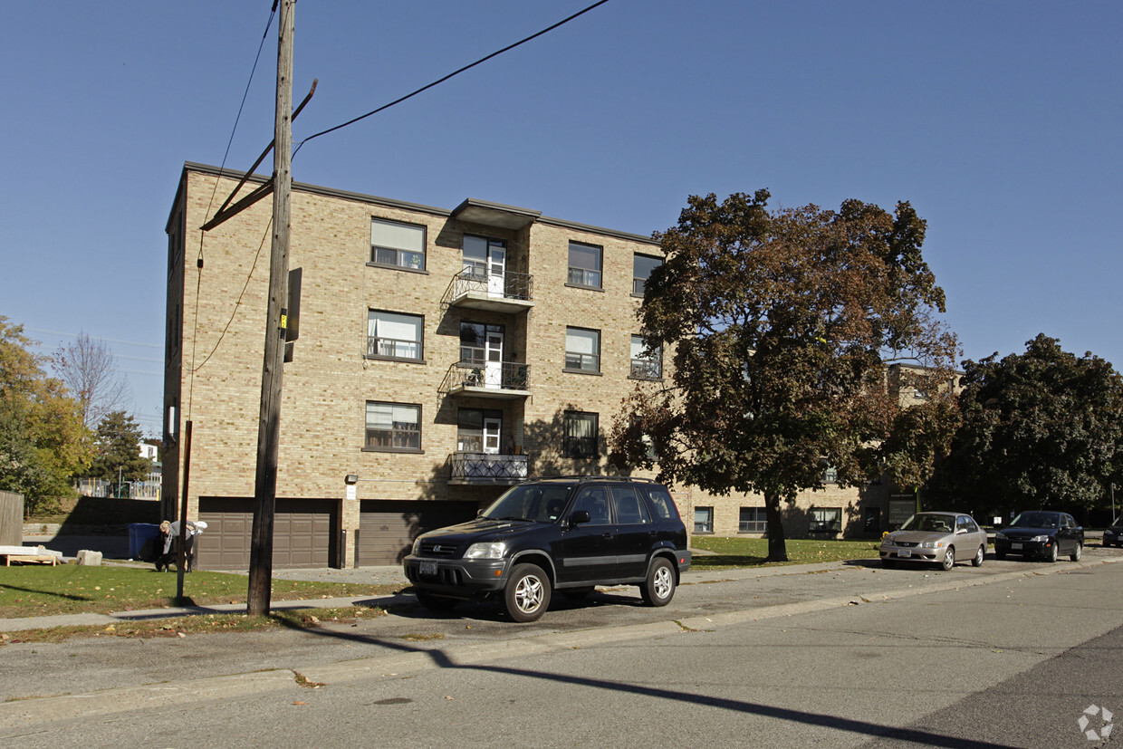 Building Photo - 2 Kinsdale Ln