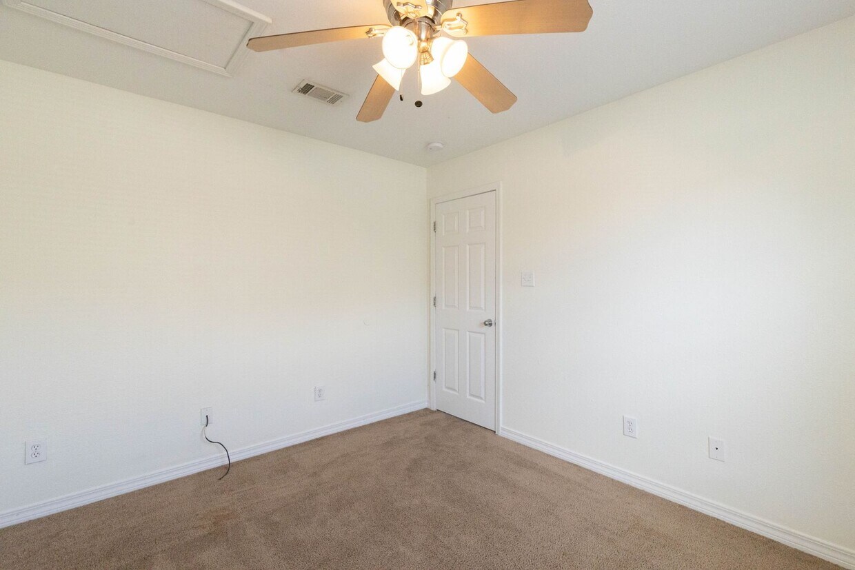 Foto principal - 3 Bedroom 2 Bath - D'Iberville