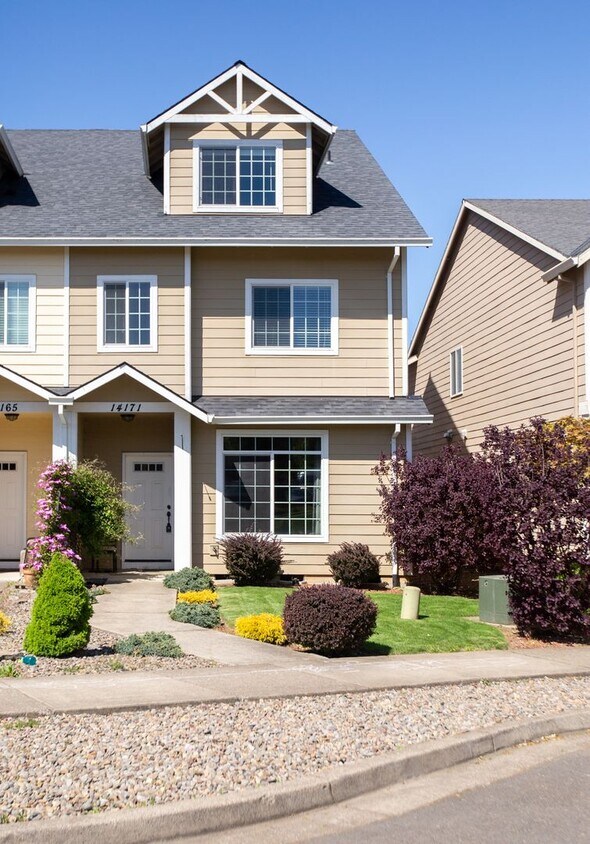 Primary Photo - 4 Bedroom Oregon City with Large Bonus Roo...