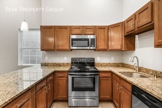 Building Photo - 77-79-79 E 7th Ave