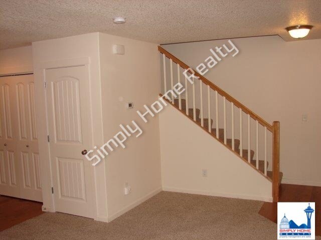 Foto del edificio - Charming 3-Bedroom, 2.5-Bath Townhome in Peaceful Neighborhood!