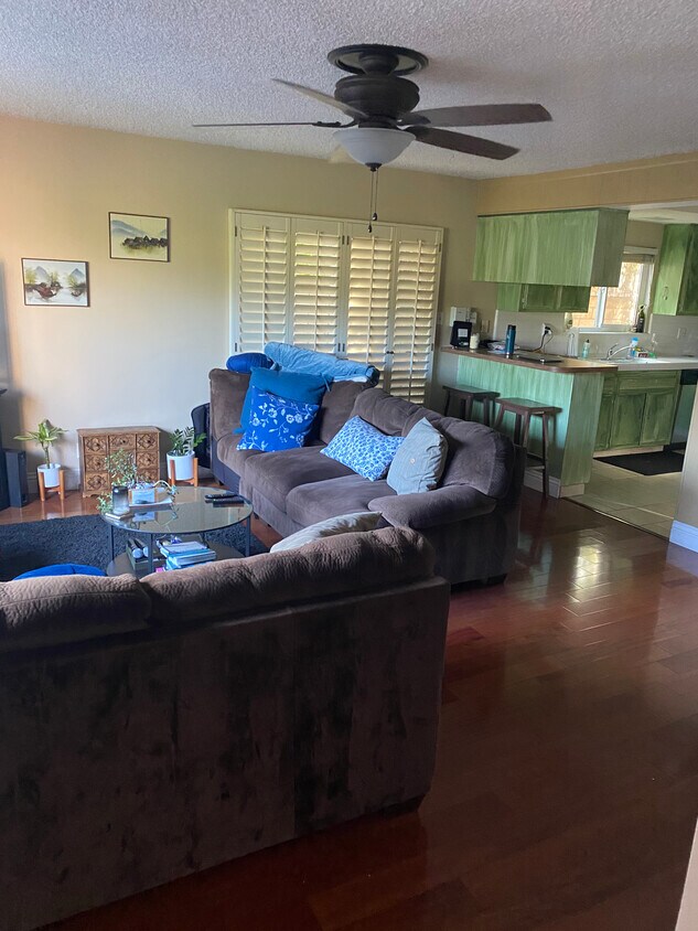 Dinning room - 3315 E Broadway