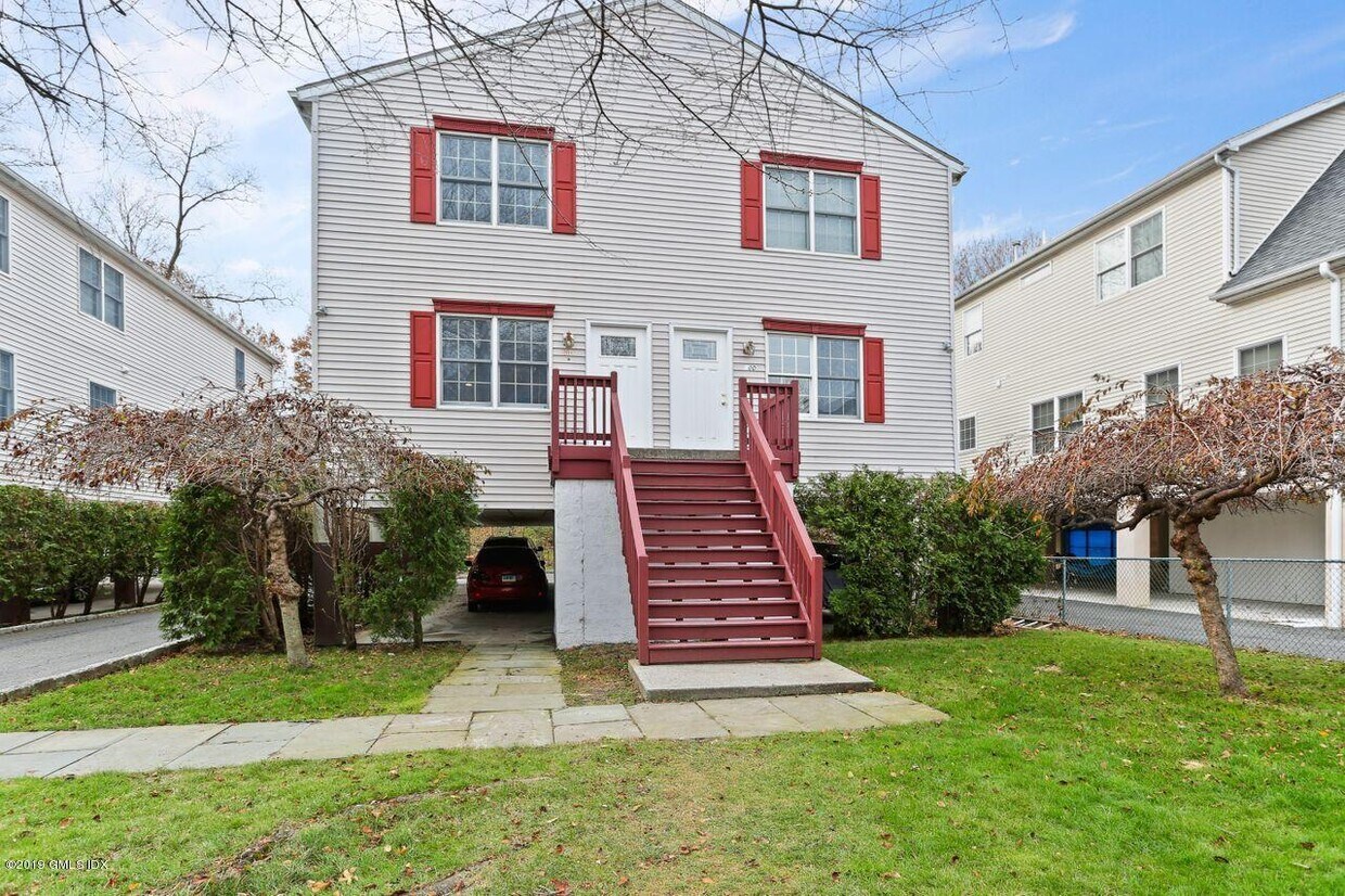 Primary Photo - 20 Hollow Wood Ln
