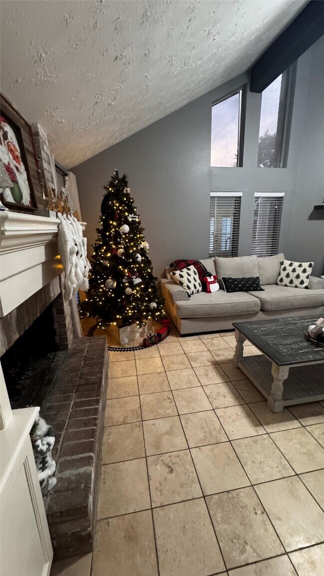 Foto del edificio - 21418 Park Mt Dr