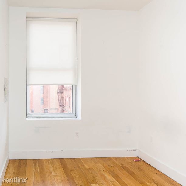 Building Photo - 347 Lorimer St