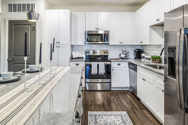 Building Photo - Brisa