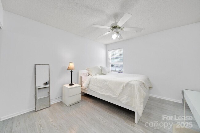 Foto del edificio - 10541 Haddington Dr