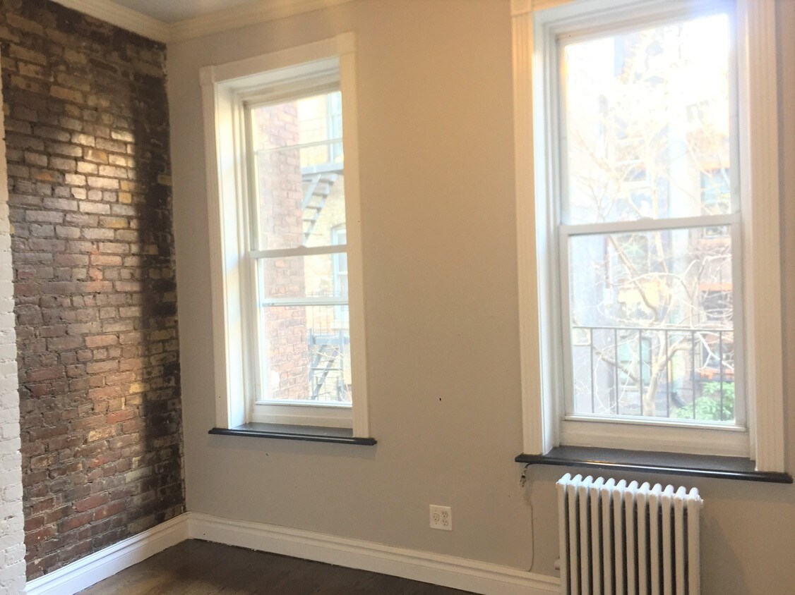 Primary Photo - 94 Perry St