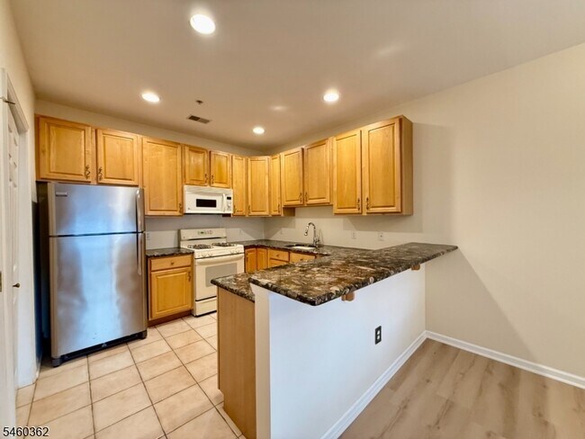 Building Photo - 48 Mountain View Ct