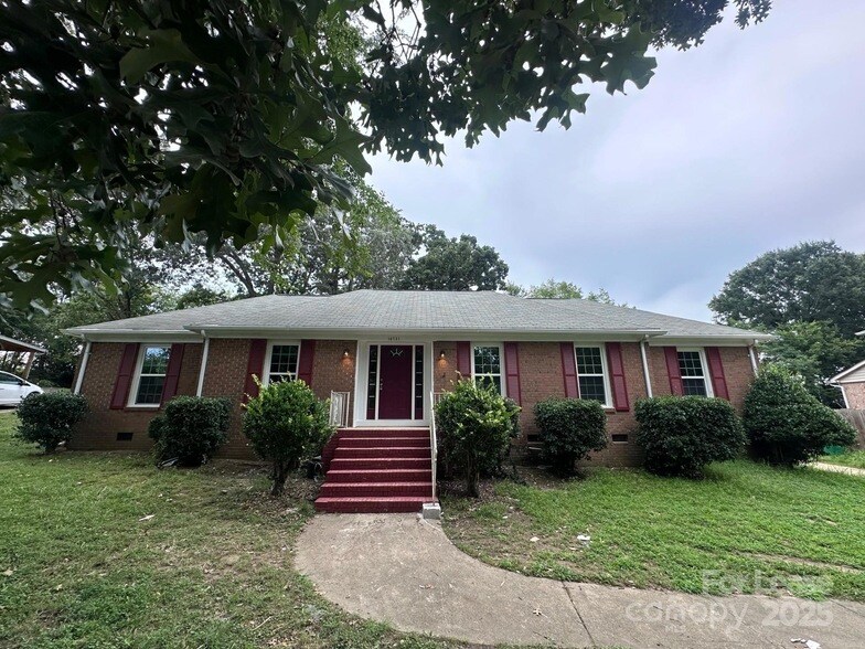 Primary Photo - 10731 Osprey Dr