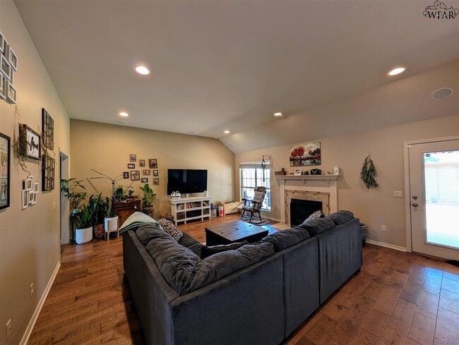 Building Photo - 4801 Shenandoah Dr