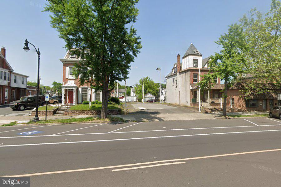 Building Photo - 535 E High St