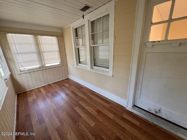Foto del edificio - 1710 W 15th St